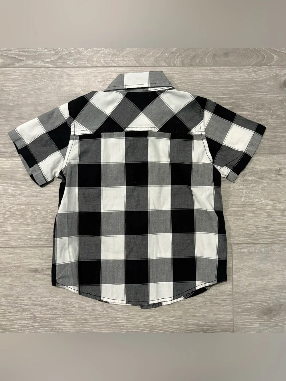 Kids Short Sleeve Black & White Check Button-Up Shirt. Boys size 4T